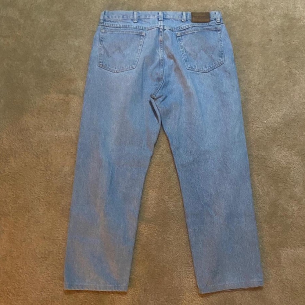 Wrangler Light Blue Relaxed Men's Jeans - Picture 2 of 4